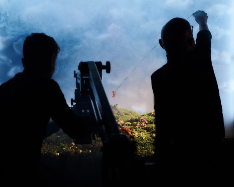 REVERSE GRAVITY 反轉重力。 REVERSE GRAVITY 反轉重力。