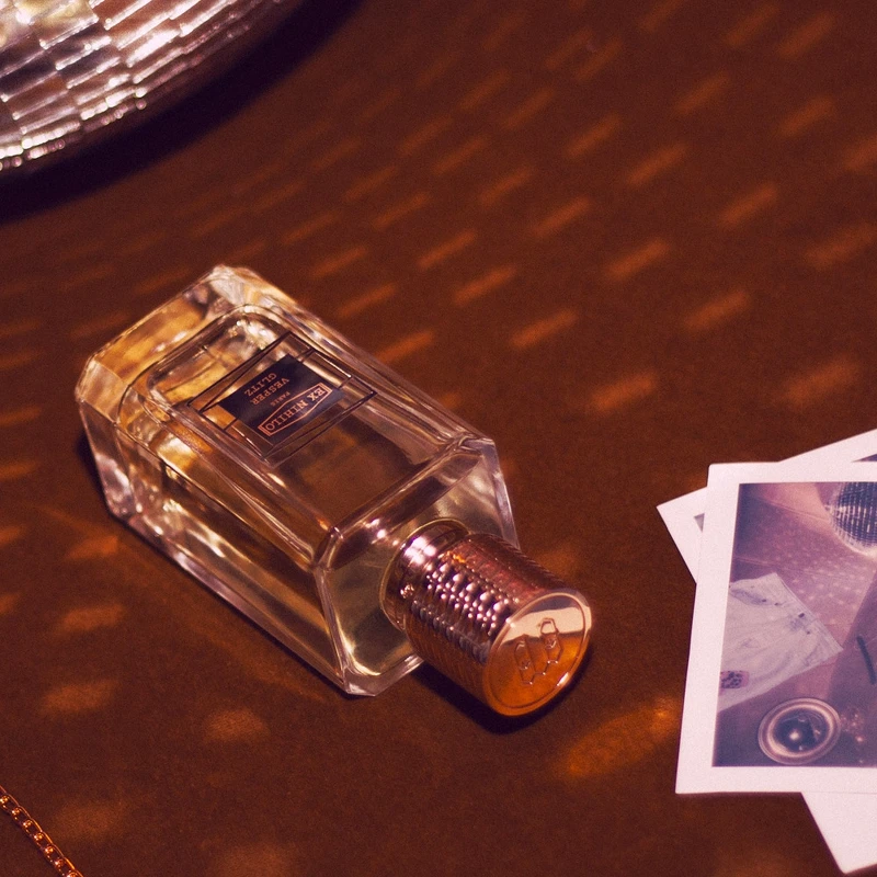 EX NIHILO浮光夜色淡香精情境圖。