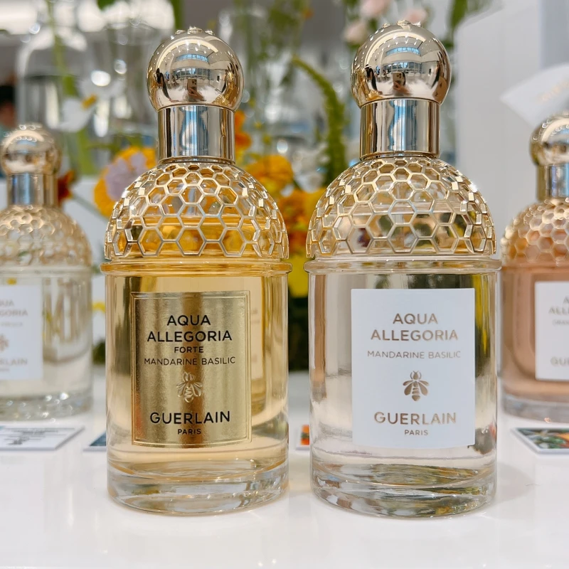 嬌蘭花草水語陽光甜橙淡香精與淡香水實品。 嬌蘭花草水語陽光甜橙淡香精與淡香水實品。