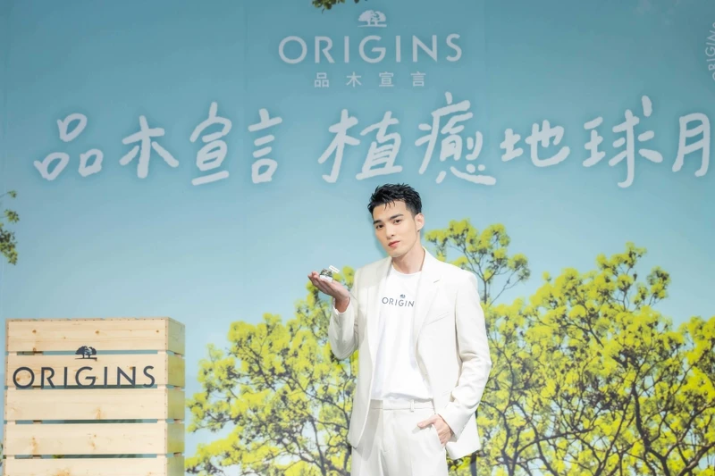 品木宣言植癒地球月形象大使黃偉晉。