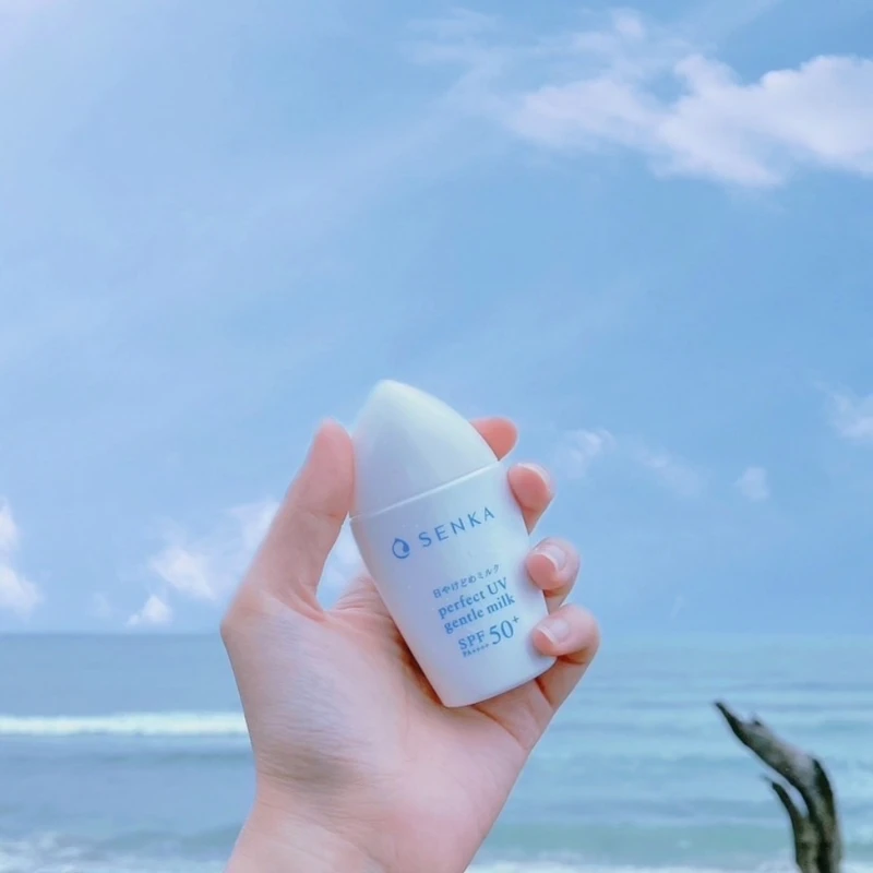 SENKA專科全效海洋友善防曬乳情境。 SENKA專科全效海洋友善防曬乳情境。