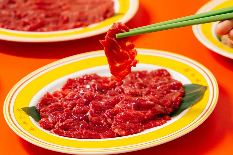 店內提供三種等級溫體牛肉。 店內提供三種等級溫體牛肉。