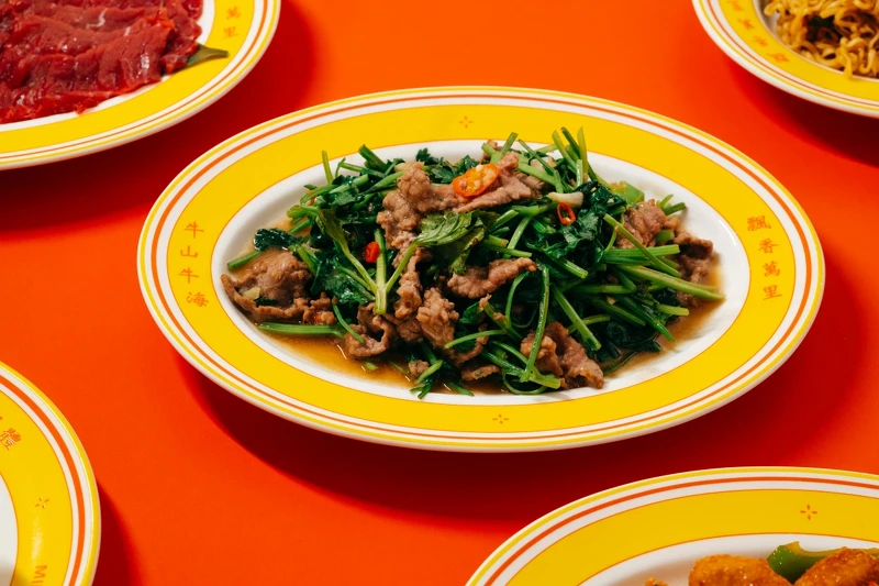 香菜炒牛肉為人氣必點招牌。 香菜炒牛肉為人氣必點招牌。