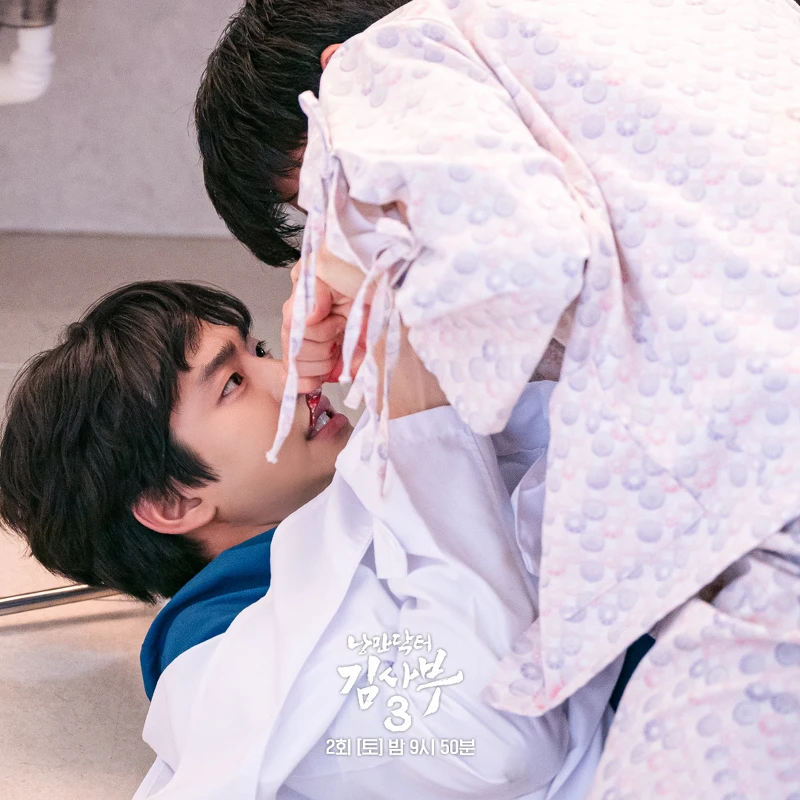 《浪漫醫生金師傅3》徐宇鎮為救張東華和脫北者扭打在地