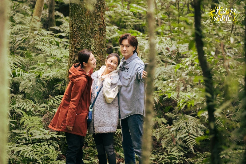 《光露營就很忙了》鄭元暢趕來參與露營嚇壞眾人。 《光露營就很忙了》鄭元暢趕來參與露營嚇壞眾人。