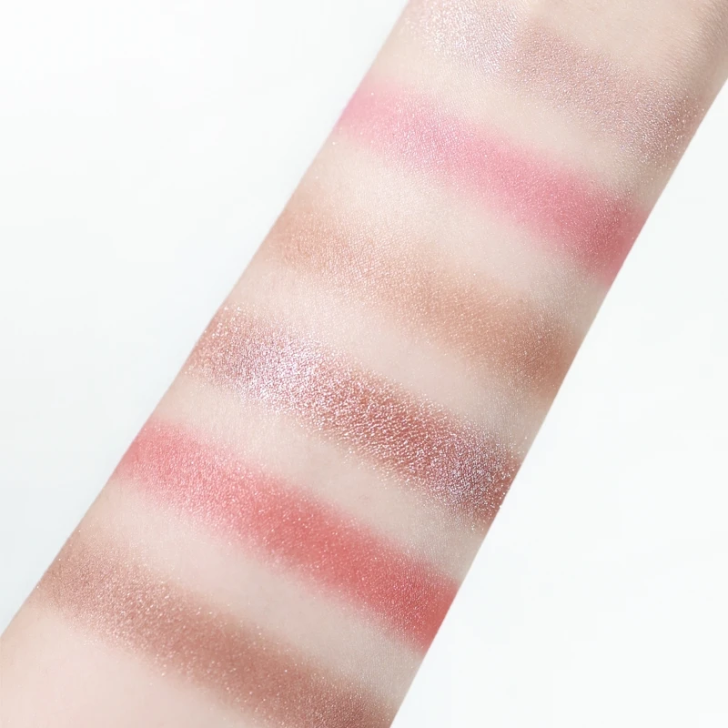 Bobbi Brown輕裸時尚頰彩盤手部試色，(上三色)#LIGHT清甜粉、(下三色)#MEDIUM蜜桃橘。