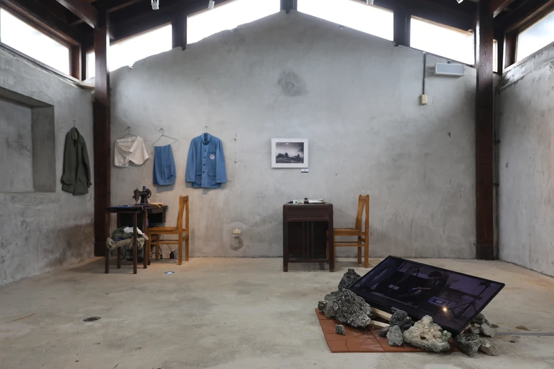 張紋瑄＿〈新秩序_普通生活_火燒島〉＿福利社遺址