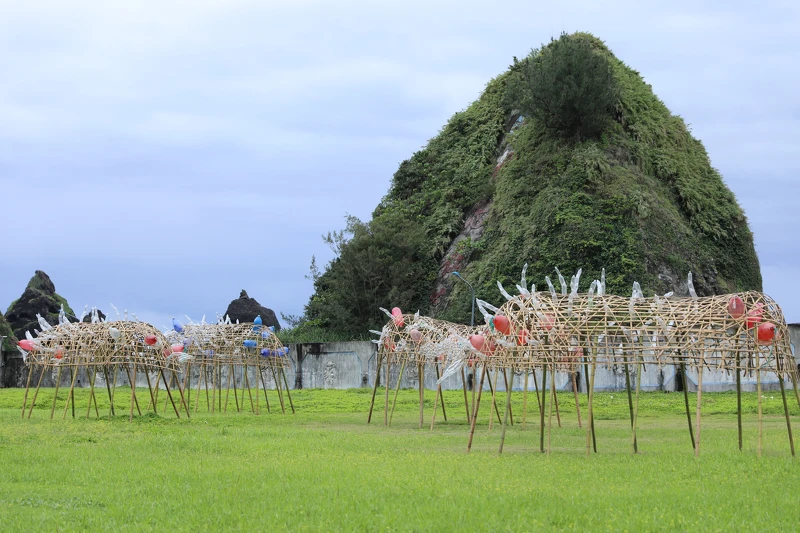 利羅伊・紐＿〈描籠涯與描籠涯船（船／村莊）〉