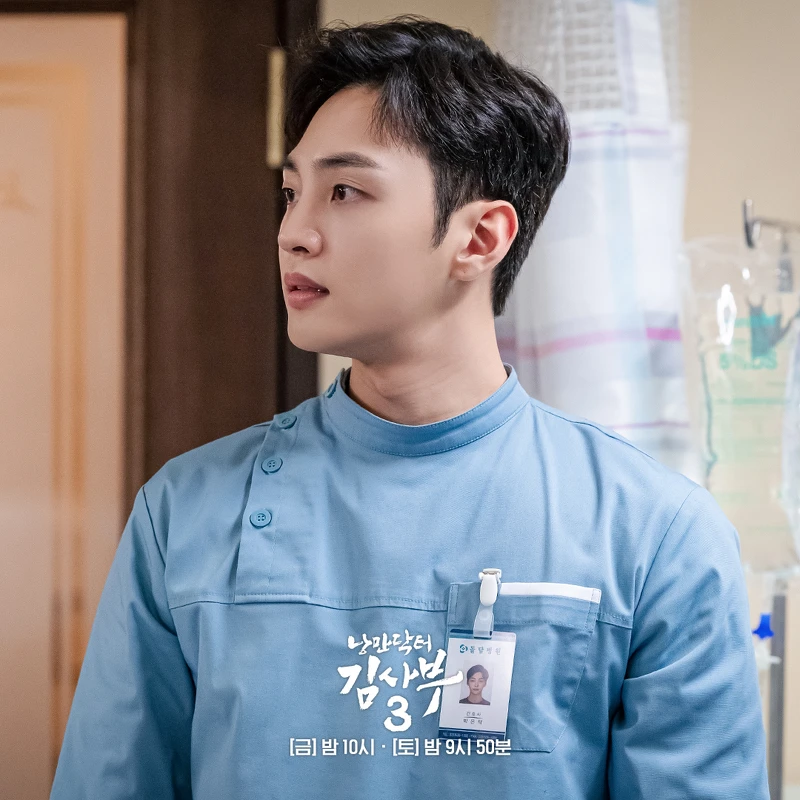 《浪漫醫生金師傅3》朴恩卓在急診室遇上三名混混，被對方指控殺了國中同學