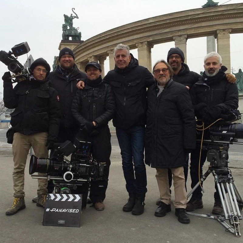 安東尼波登曾主持了一系列叫好又叫座的美食旅遊節目。 安東尼波登曾主持了一系列叫好又叫座的美食旅遊節目。