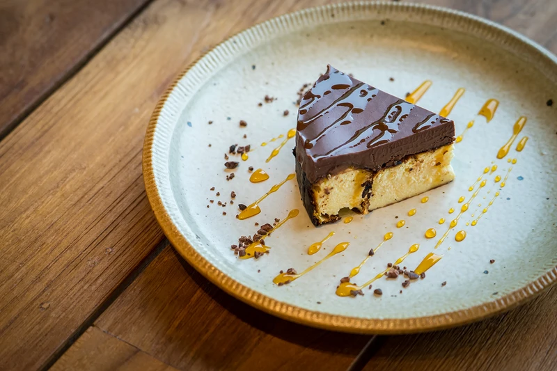 巧克力巴斯克蛋糕。