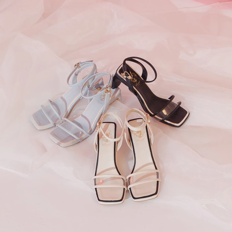 迪士尼小美人魚款透明一字帶中高跟涼鞋 ,售價NT$1,980 迪士尼小美人魚款透明一字帶中高跟涼鞋 ,售價NT$1,980