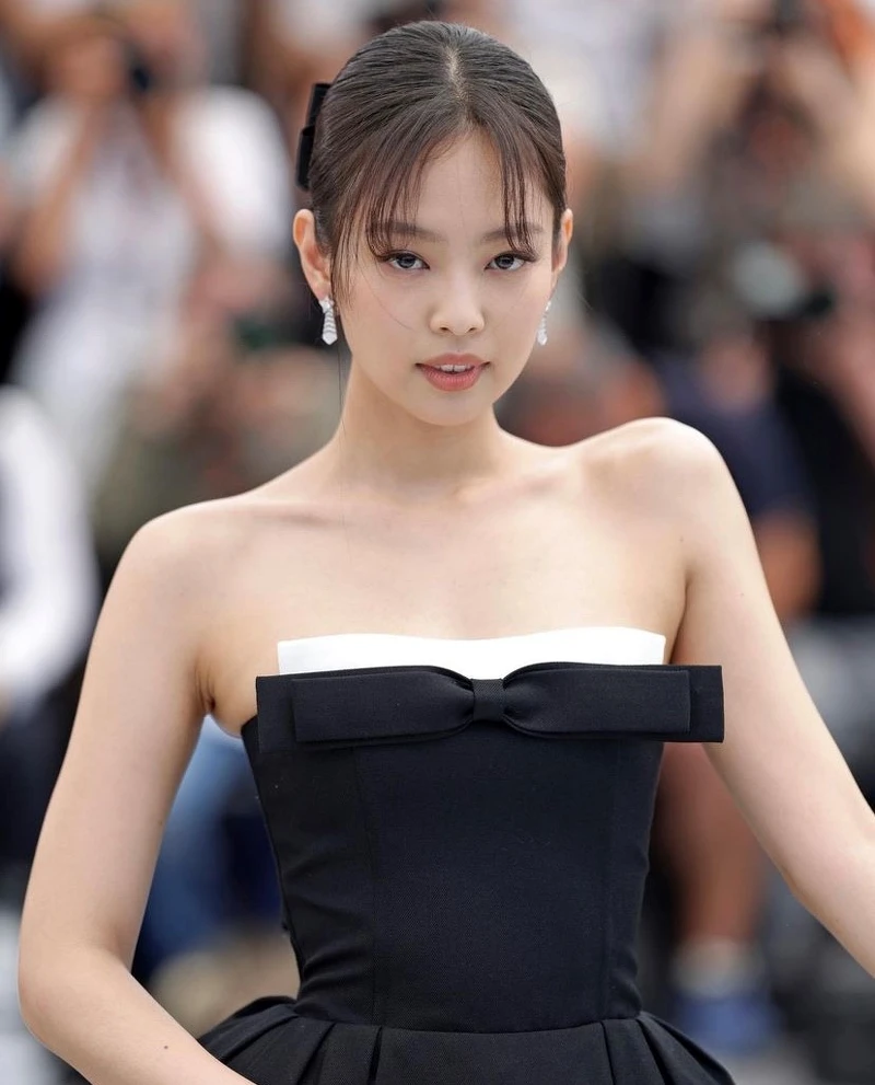 JENNIE首登2023坎城影展