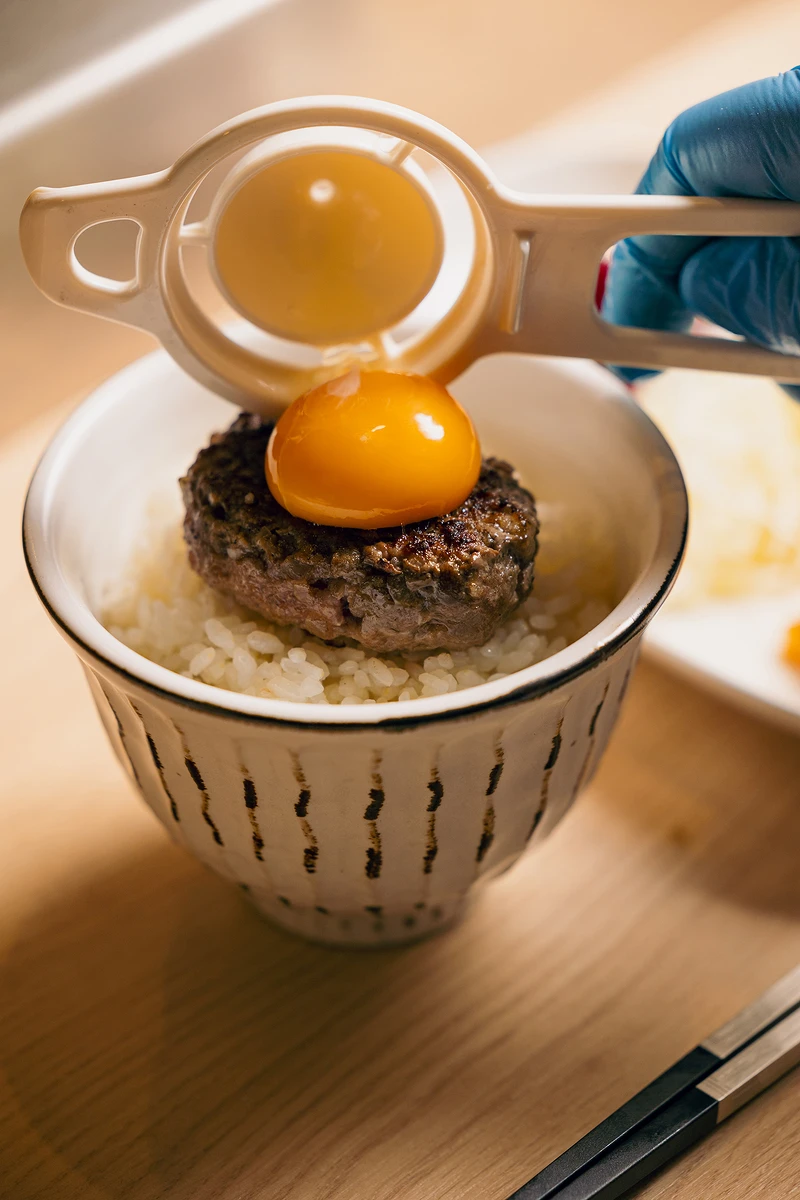 立蛋成功拍照打卡即贈雞肉或豬肉漢堡排。 立蛋成功拍照打卡即贈雞肉或豬肉漢堡排。