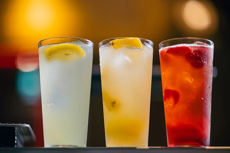 (左起)檸檬沙瓦、鳳梨沙瓦、草莓沙瓦。 (左起)檸檬沙瓦、鳳梨沙瓦、草莓沙瓦。