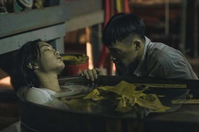 電影《化劫》黃冠智在電影裡不顧生命危險救雷嘉汭 電影《化劫》黃冠智在電影裡不顧生命危險救雷嘉汭