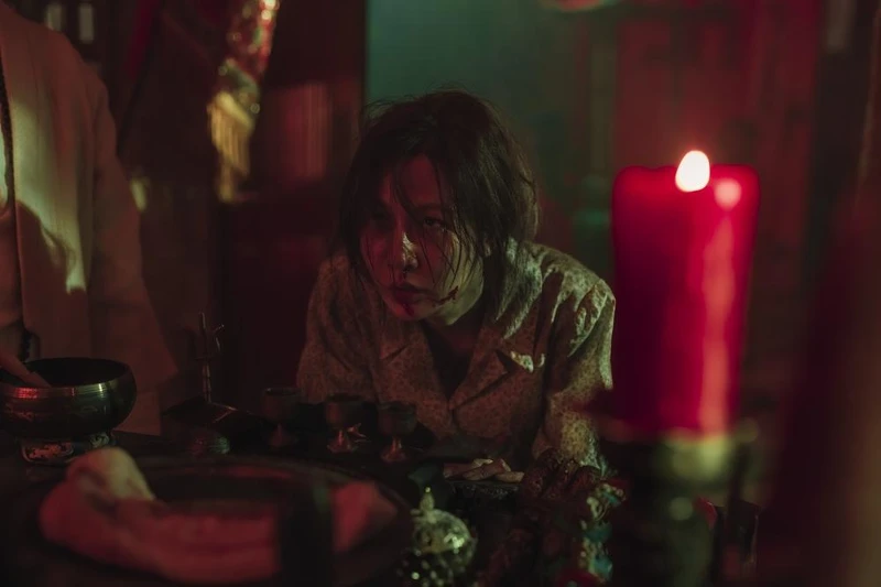 電影《化劫》曾莞婷挑戰極端母親「王舒雅」,為救愛女慘撞邪,整部電影幾乎披頭散髮打破以往形象 電影《化劫》曾莞婷挑戰極端母親「王舒雅」,為救愛女慘撞邪,整部電影幾乎披頭散髮打破以往形象