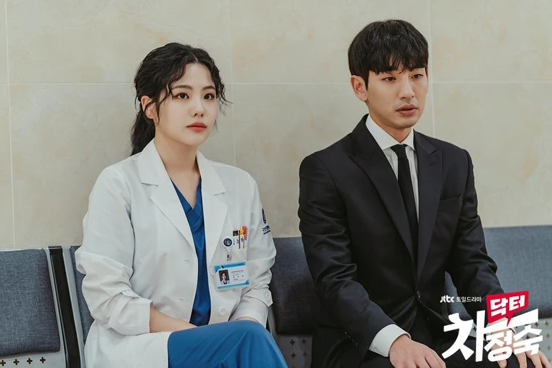 《車貞淑醫生》全素羅(趙雅蘭.飾)陪徐政閔(宋智浩.飾)面對醫療缺失 《車貞淑醫生》全素羅(趙雅蘭.飾)陪徐政閔(宋智浩.飾)面對醫療缺失