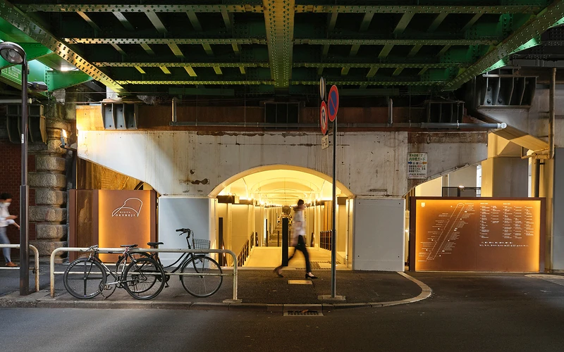 將百年建築重新規劃成全新商業空間。