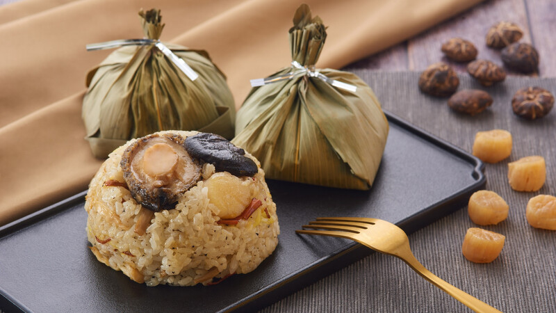 誠品線上拾貳食品:尊品鮮鮑干貝黑松露粽 (3入)。  誠品線上拾貳食品:尊品鮮鮑干貝黑松露粽 (3入)。