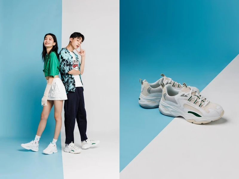 男生服裝SKECHERS / LAUGHING ANIMALS系列;鞋子(女) 149562WSL,售價3,090元;(男)237408WMLT,售價3,190元。 男生服裝SKECHERS / LAUGHING ANIMALS系列;鞋子(女) 149562WSL,售價3,090元;(男)237408WMLT,售價3,190元。