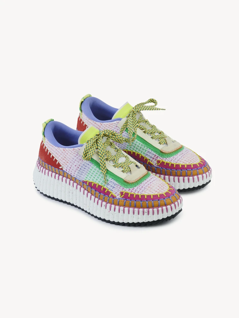 Chloé 草莓紅休閒運動鞋，NT24,200。