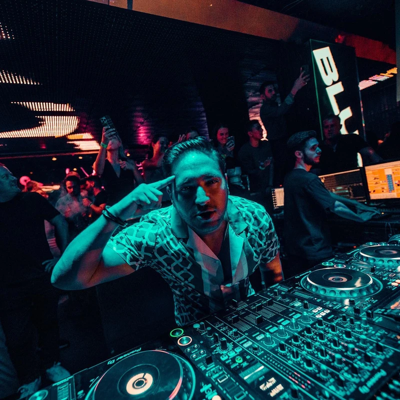 「英倫潮流EDM天王」強納斯布魯（Jonas Blue）