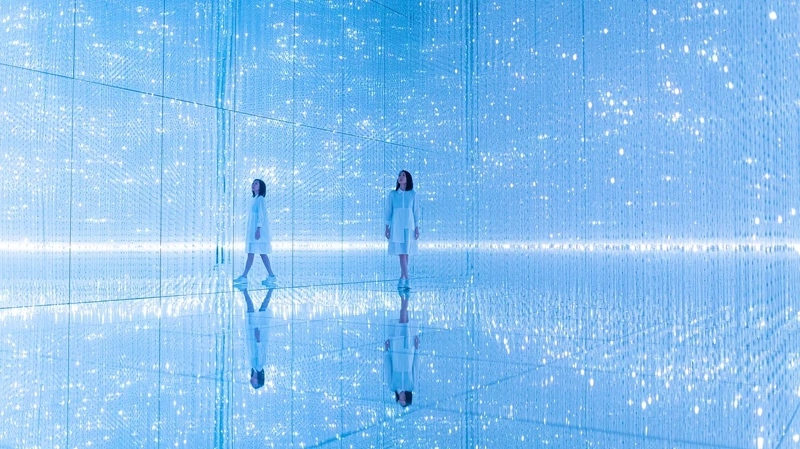 《無窮無盡的水晶宇宙》 《無窮無盡的水晶宇宙》