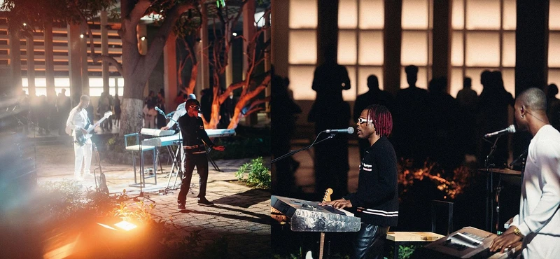 當紅歌手 Ckay 的演出 當紅歌手 Ckay 的演出