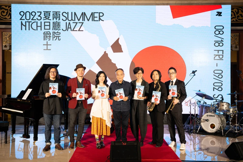 戶外派對音樂顧問謝明諺、低音提琴演奏家徐崇育、鋼琴家許郁瑛、爵士鼓演奏家黃瑞豐、國家兩廳院藝術總監劉怡汝、薩克斯風演奏家楊曉恩、小號演奏家魏廣晧 戶外派對音樂顧問謝明諺、低音提琴演奏家徐崇育、鋼琴家許郁瑛、爵士鼓演奏家黃瑞豐、國家兩廳院藝術總監劉怡汝、薩克斯風演奏家楊曉恩、小號演奏家魏廣晧