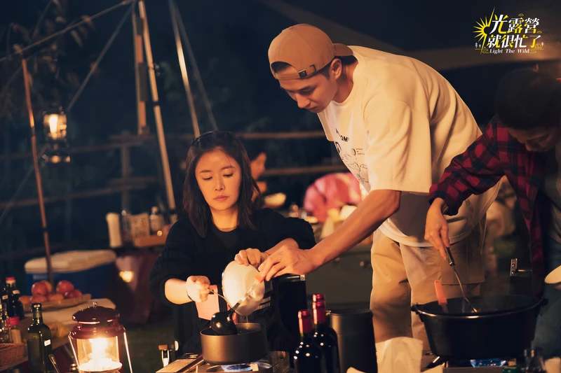 《光露營就很忙了》林心如為郭雪芙暖心煲粥。 《光露營就很忙了》林心如為郭雪芙暖心煲粥。