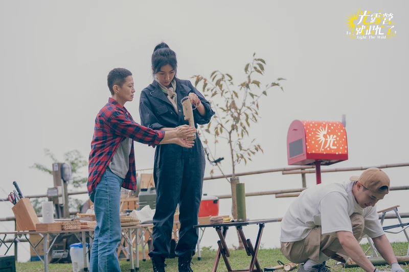 《光露營就很忙了》謝瓊煖、楊謹華為無電露營挑戰。 《光露營就很忙了》謝瓊煖、楊謹華為無電露營挑戰。