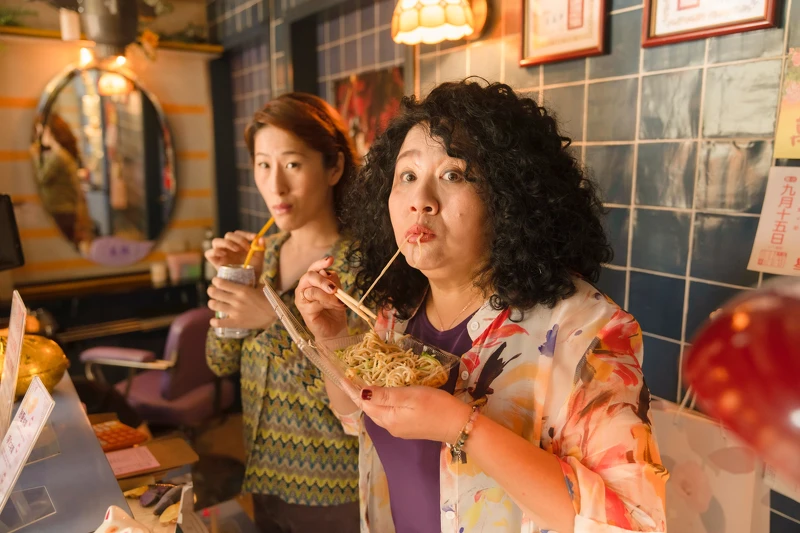 百白（左）在《請問，還有哪裡需要加強》逗趣演出十分討喜