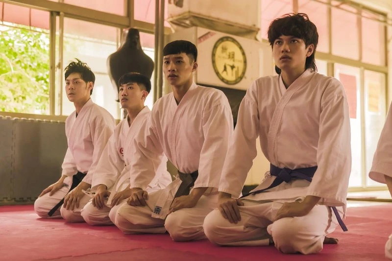 《化劫》劉子銓(右)與黃冠智(右二)扮演死檔聯手打怪 《化劫》劉子銓(右)與黃冠智(右二)扮演死檔聯手打怪