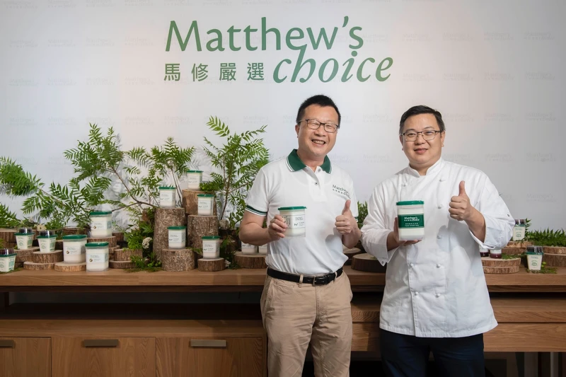 王世煌執行長與李依錫主廚。