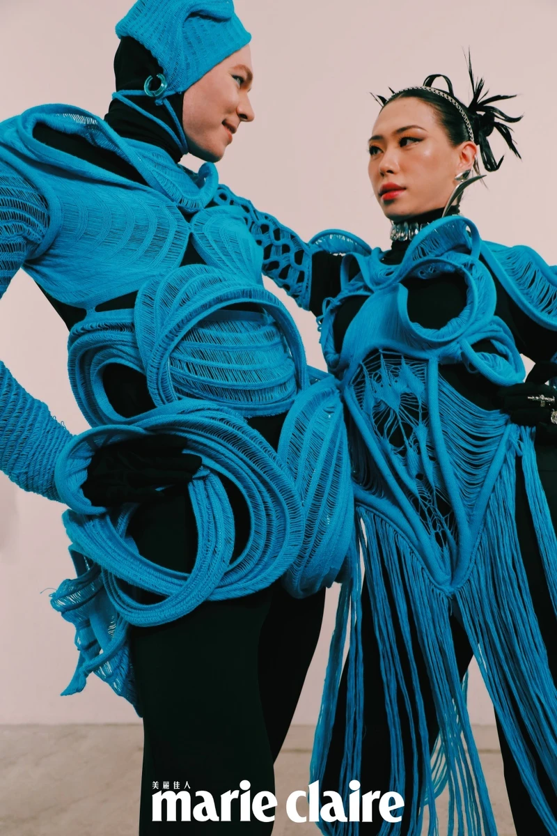 （左）Isaac Vase、（右 Kelly Vase ）