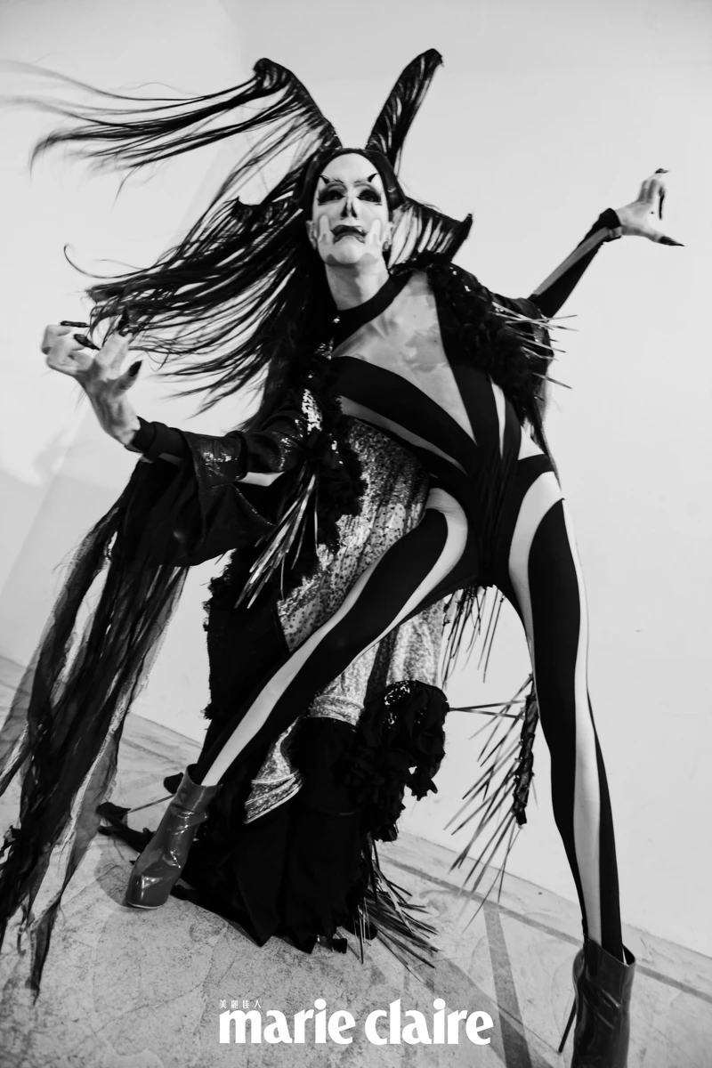 剪裁連體衣、剪裁踩腳褲襪 ，both by Mugler H&M。