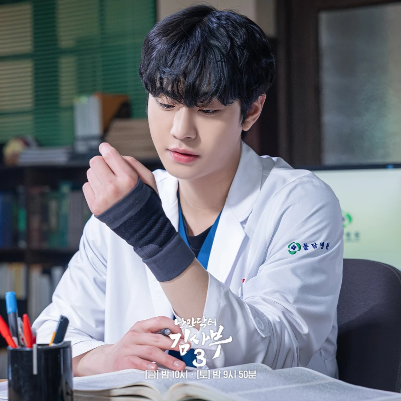 《浪漫醫生金師傅3》徐宇鎮急著想回到手術室，但裴文正不准徐宇鎮躁進