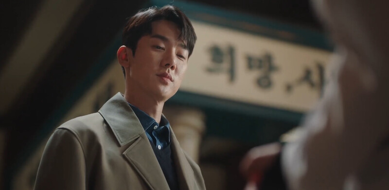 《浪漫醫生金師傅3》姜東柱看到徐宇鎮的手戴著復健手套，眼神像是透漏”你不是我的對手”