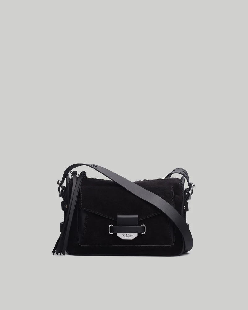 rag & bone 黑色麂皮郵差包，NT21,000。
