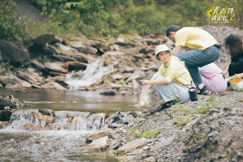 《光露營就很忙了》江宜蓉到溪邊洗蘿蔔 《光露營就很忙了》江宜蓉到溪邊洗蘿蔔