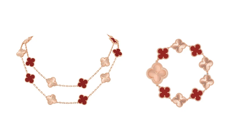 Alhambra項鍊,20枚四葉幸運圖騰(玫瑰金、璣鏤雕花玫瑰金、紅玉髓)、Sweet Alhambra腕錶(璣鏤雕花玫瑰金、紅玉髓、瑞士石英機芯)。 Alhambra項鍊,20枚四葉幸運圖騰(玫瑰金、璣鏤雕花玫瑰金、紅玉髓)、Sweet Alhambra腕錶(璣鏤雕花玫瑰金、紅玉髓、瑞士石英機芯)。