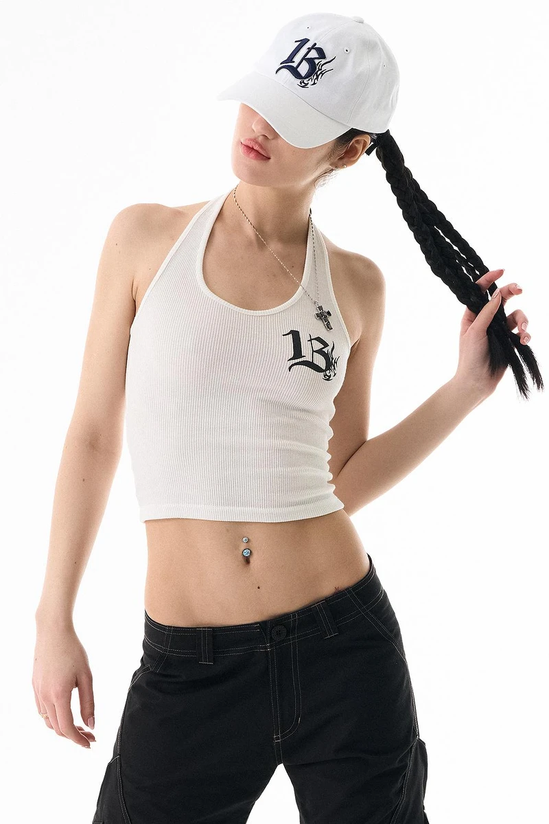 影片中舒華同款,BADEE Logo繞脖背心。 影片中舒華同款,BADEE Logo繞脖背心。