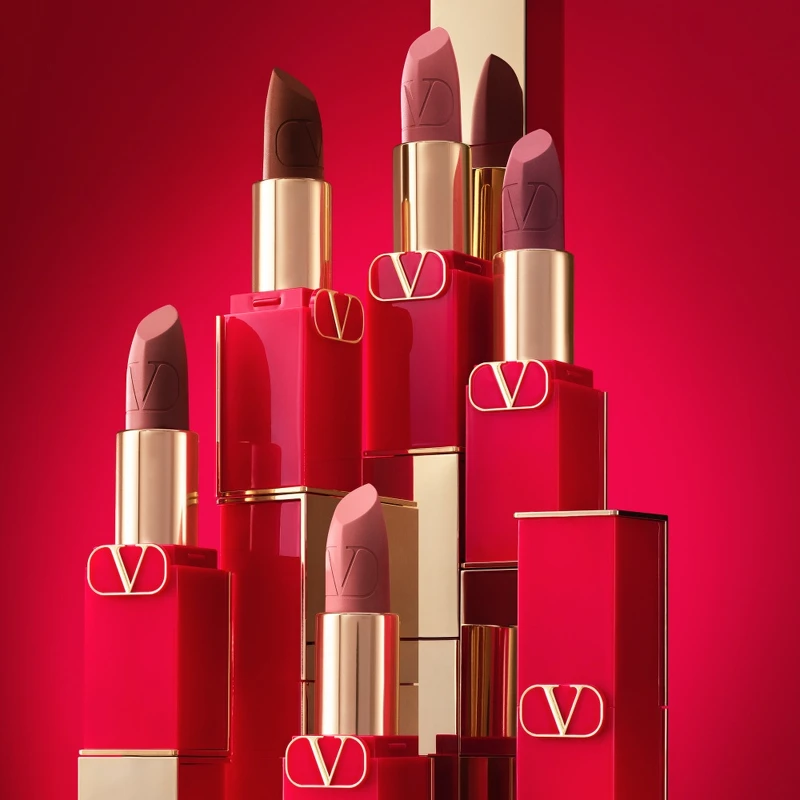 Valentino Rosso Valentino高訂經典唇膏情境圖。