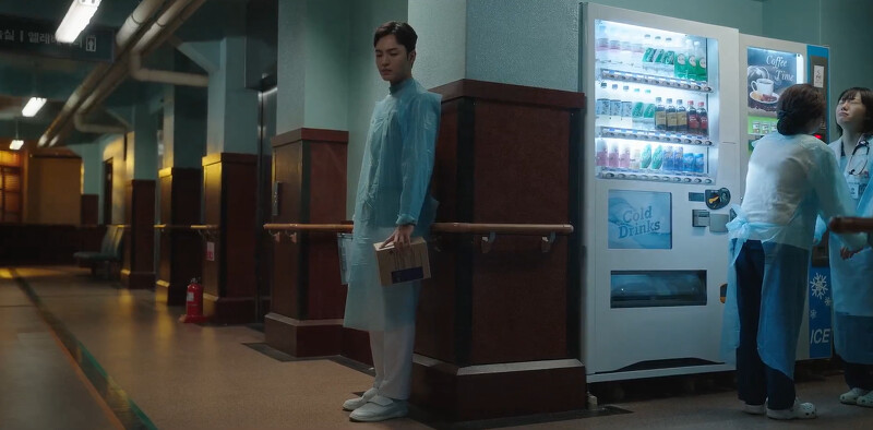 《浪漫醫生金師傅3》朴恩卓(左)偷聽到尹雅琳(右)故意提分手看他的反應