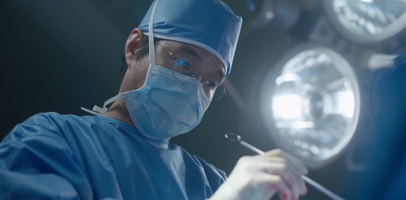 《浪漫醫生金師傅3》金師傅專注開腦，暫時將火燒醫院的危機放一邊