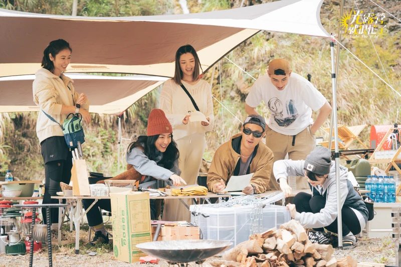 《光露營就很忙了》六成員們的鍋碗與卡式爐都被鎖起來