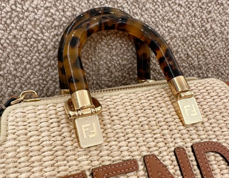 迷你款式By The Way小型款式天然稻草Boston包NT.52,000 迷你款式By The Way小型款式天然稻草Boston包NT.52,000