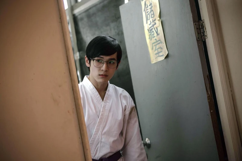 《化劫》張豐豪飾演的阿原,為了擺脫校園霸凌求助陰廟 《化劫》張豐豪飾演的阿原,為了擺脫校園霸凌求助陰廟