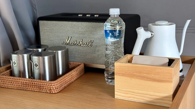 帳篷內都還有一台Marshall藍牙音響